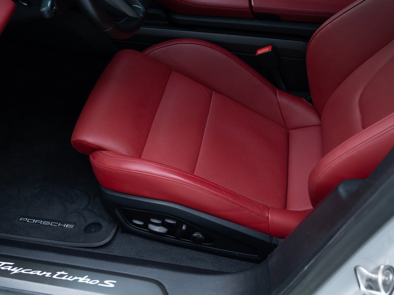 Certified 2022 Porsche Taycan Turbo S image 16