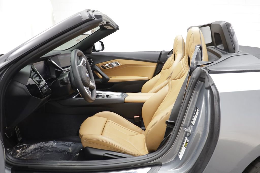 Certified 2025 BMW Z4 M40i w/ Shadowloine Package RWD image 5