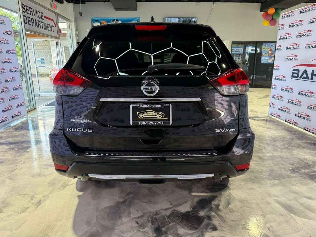 Used 2018 Nissan Rogue SV image 8