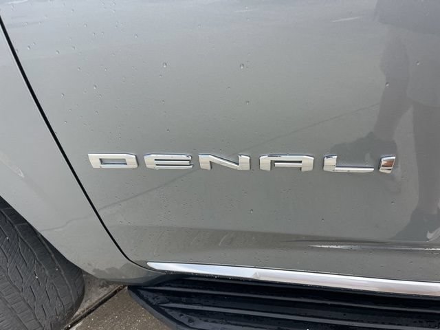 Used 2025 GMC Yukon Denali AWD/4WD image 3