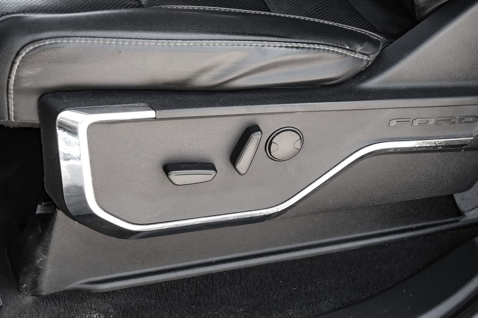 Used 2023 Ford F350 Lariat image 34