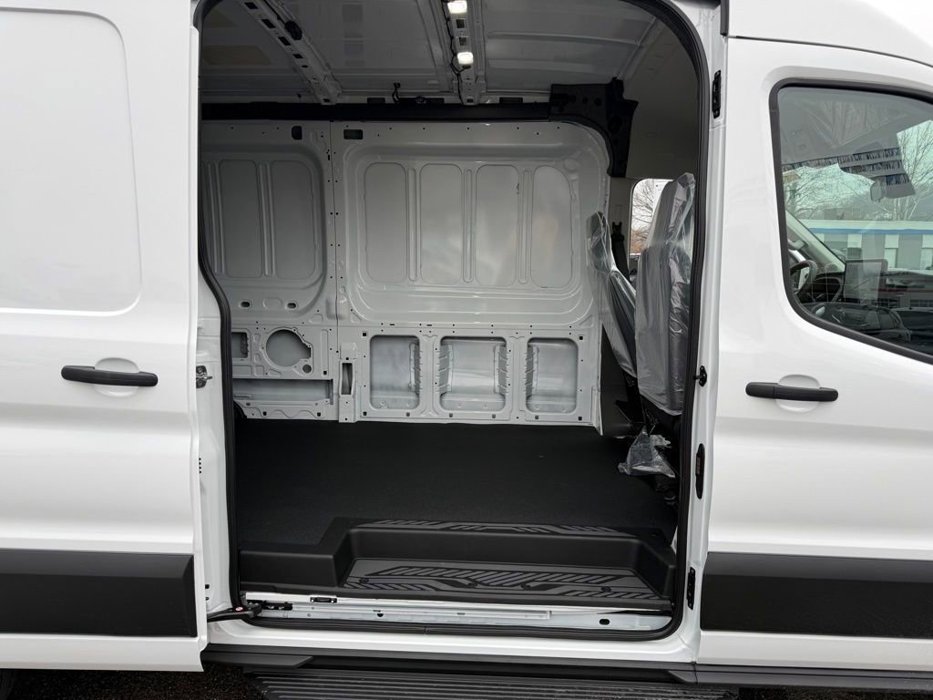 New 2026 Ford Transit 150 148 Medium Roof RWD image 24