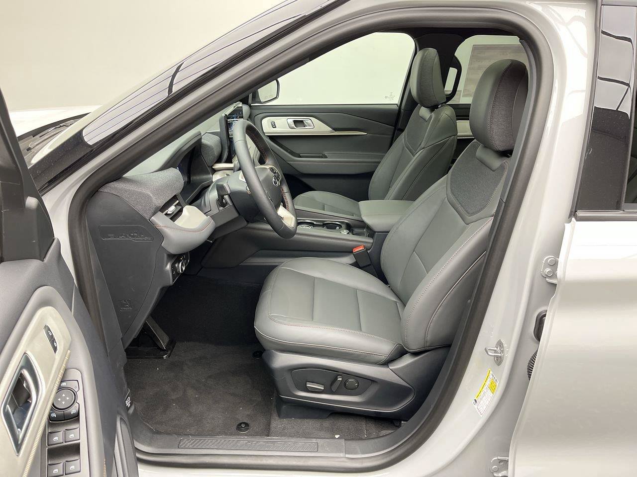 New 2027 Ford Explorer Active w/ Active Comfort Package AWD/4WD image 3