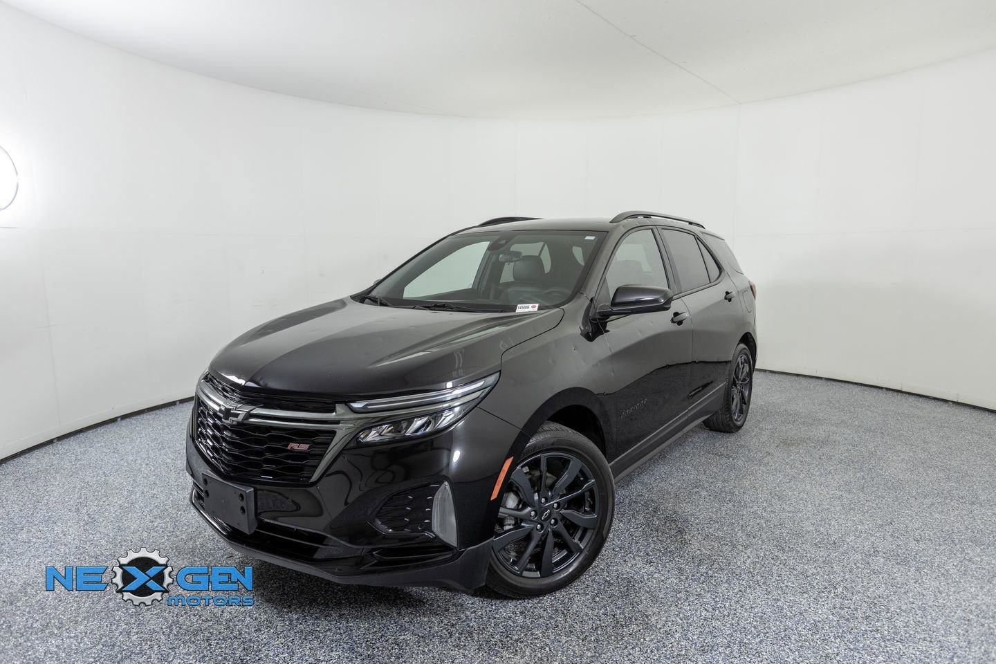 Used 2023 Chevrolet Equinox RS FWD image 3