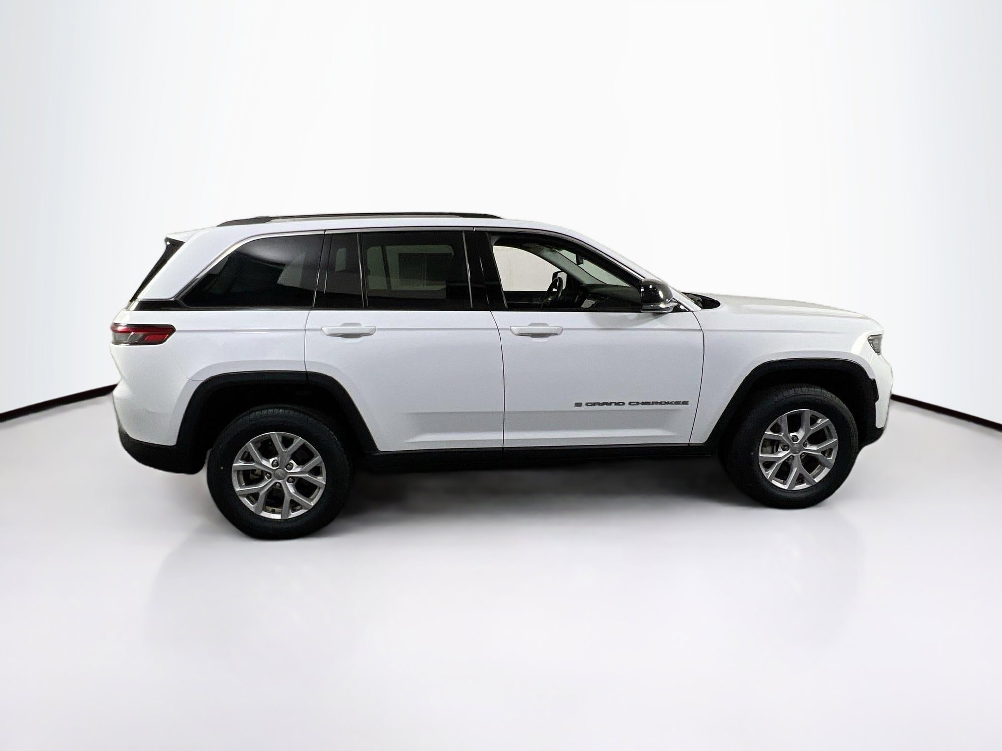 Used 2022 Jeep Grand Cherokee Limited AWD/4WD image 4