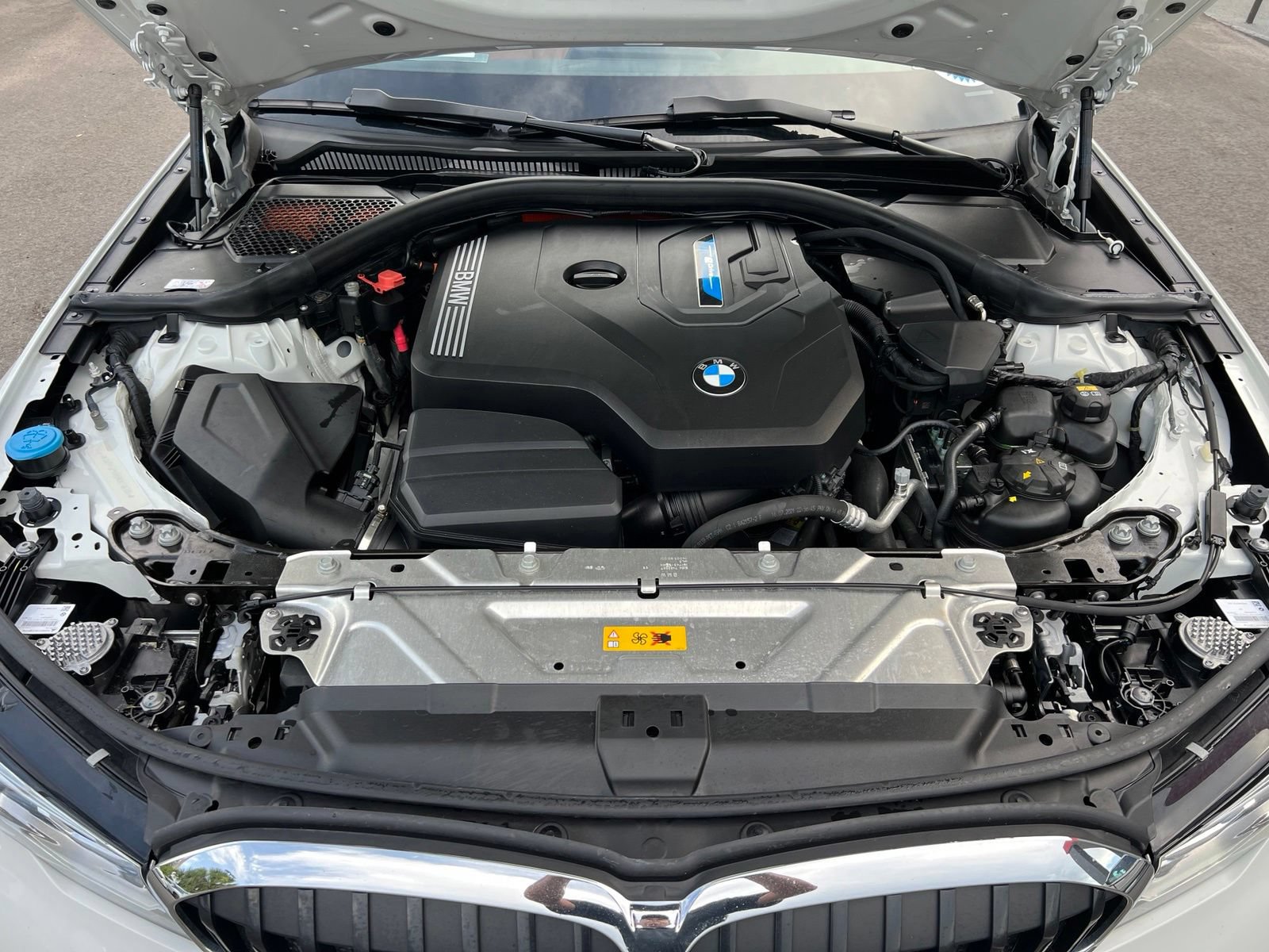 Used 2022 BMW 330e xDrive w/ Driving Assistance Package AWD/4WD image 19