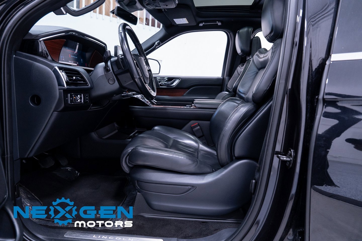 Used 2022 Lincoln Navigator Reserve image 24