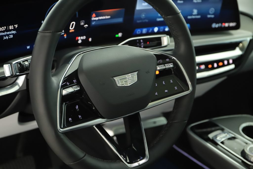 Used 2024 Cadillac Lyriq Luxury RWD image 16
