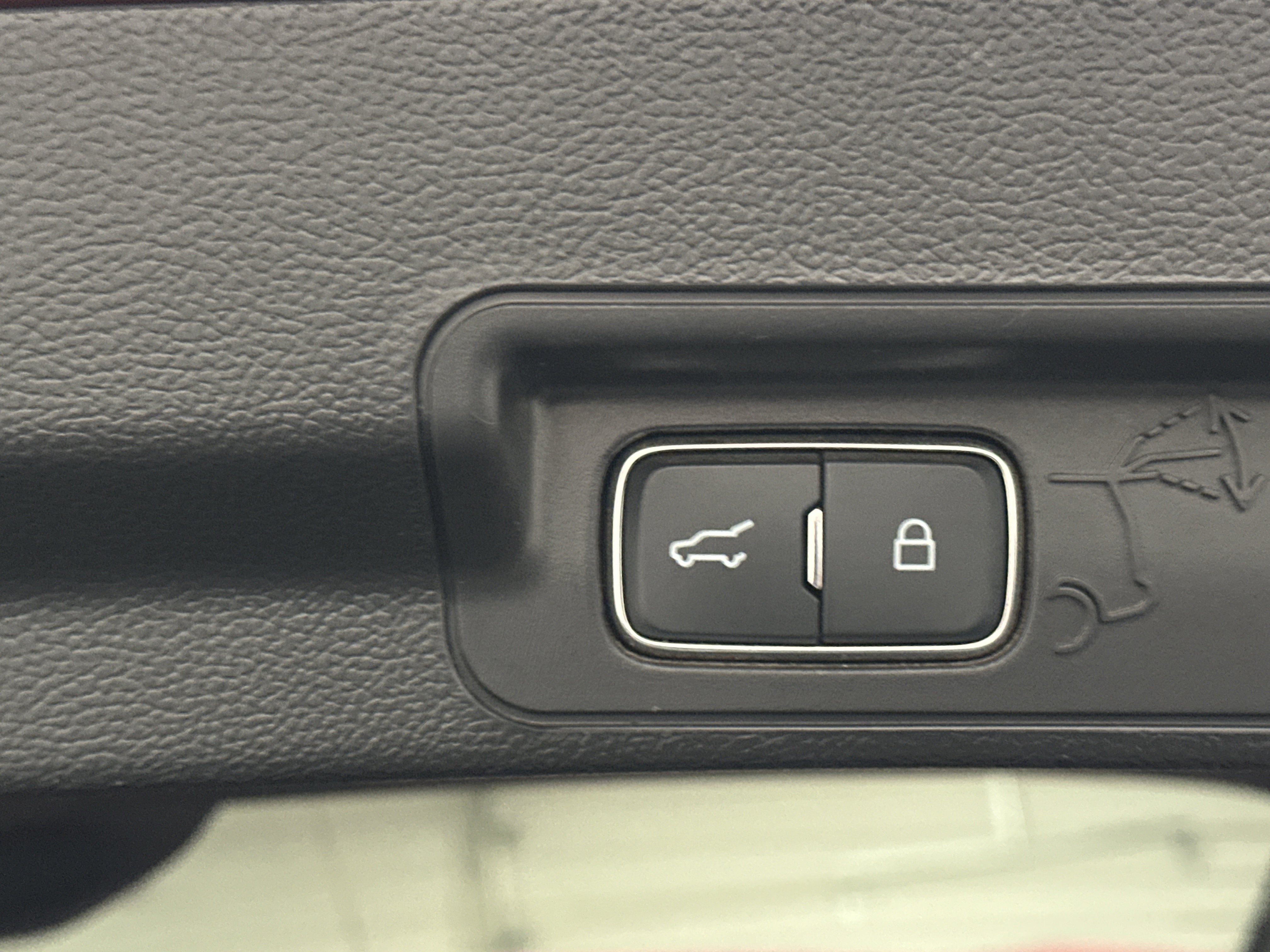 Used 2025 Ford Explorer ST-Line w/ ST-Line Street Pack AWD/4WD image 16