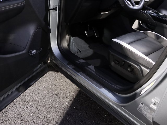 Certified 2025 Buick Envision Sport Touring image 25