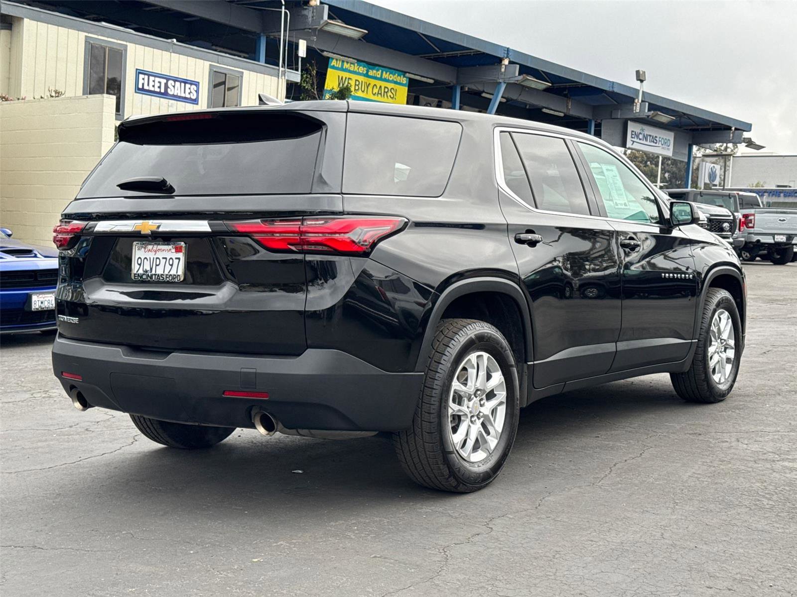 Used 2023 Chevrolet Traverse LS image 9