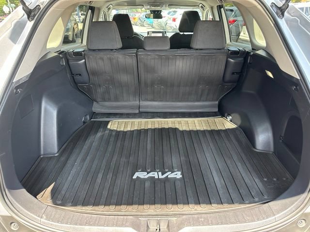 Used 2022 Toyota RAV4 LE AWD/4WD image 22