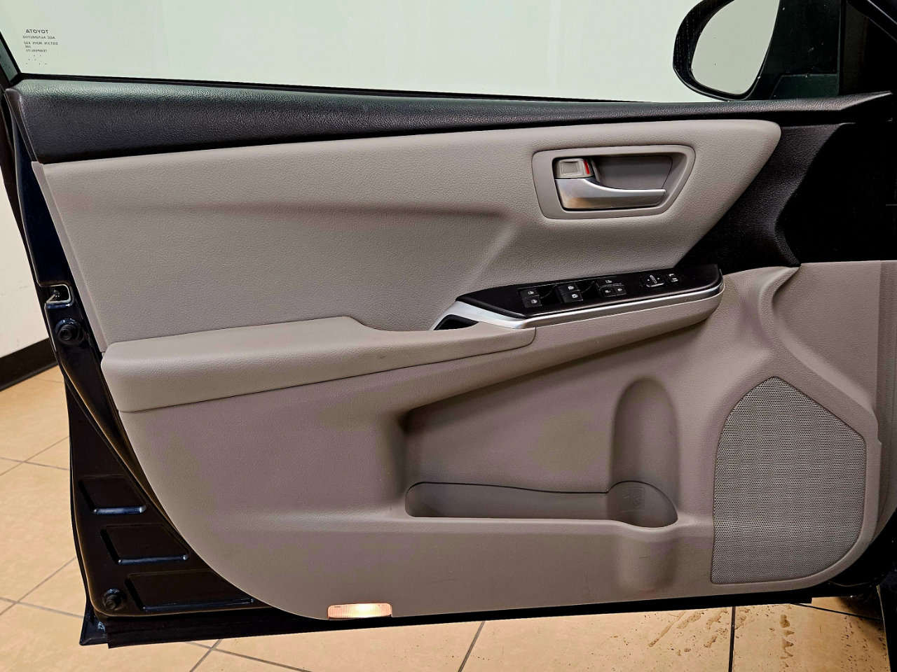 Used 2017 Toyota Camry LE image 8