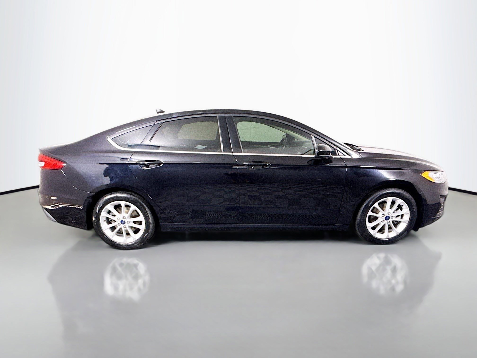 Used 2020 Ford Fusion SE image 11