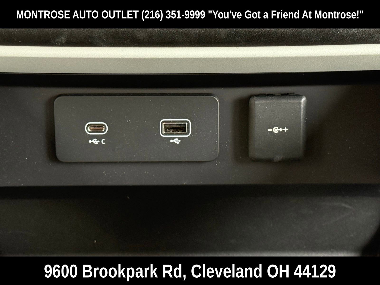 Used 2024 Land Rover Defender 130 S image 28