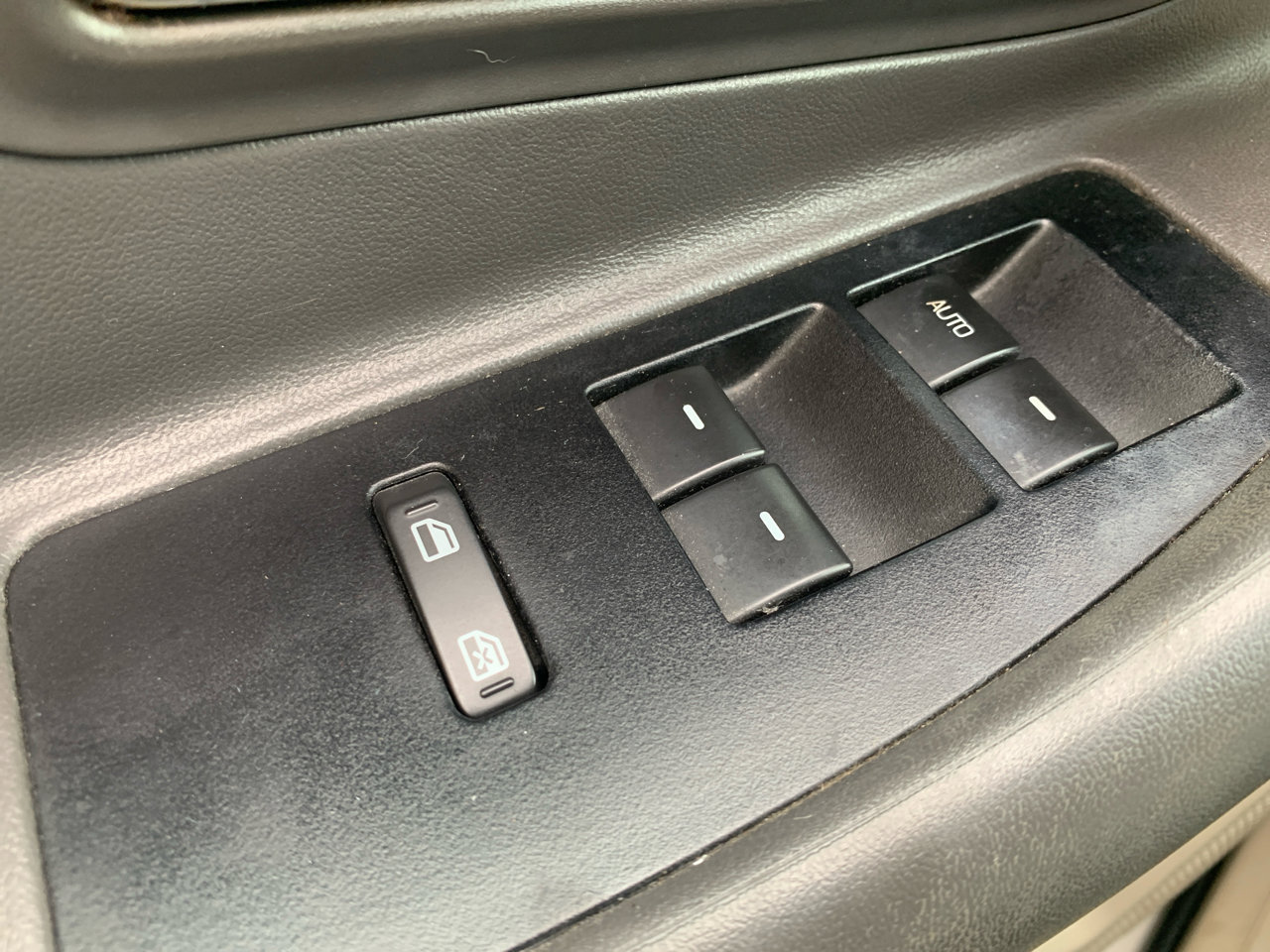 Used 2010 Ford Taurus SEL image 18