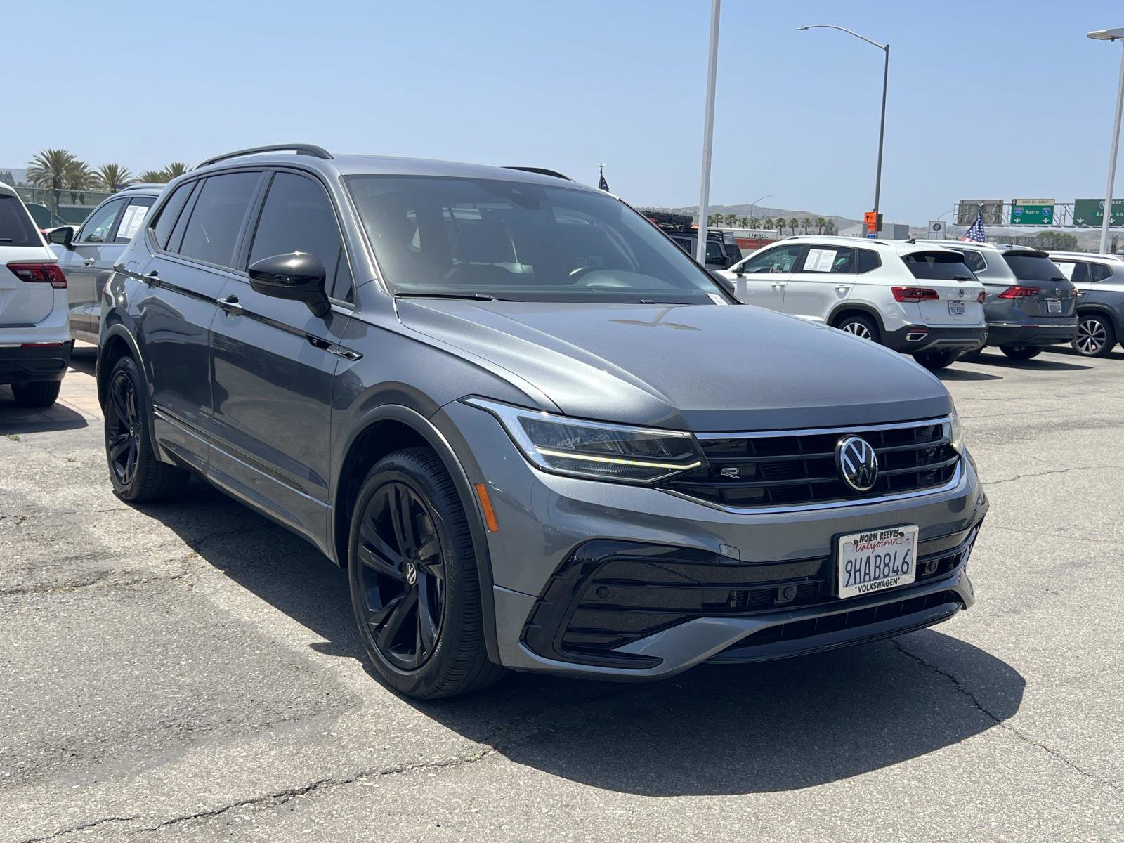 Certified 2023 Volkswagen Tiguan SE R-Line FWD image 29