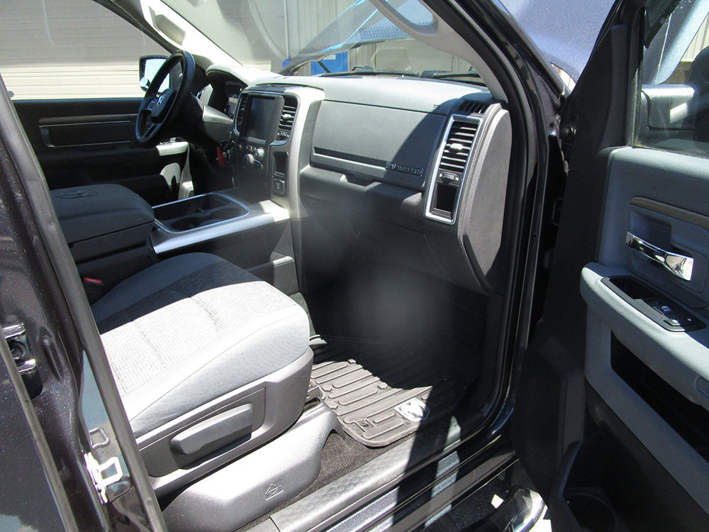 Used 2017 RAM 1500 SLT AWD/4WD image 12