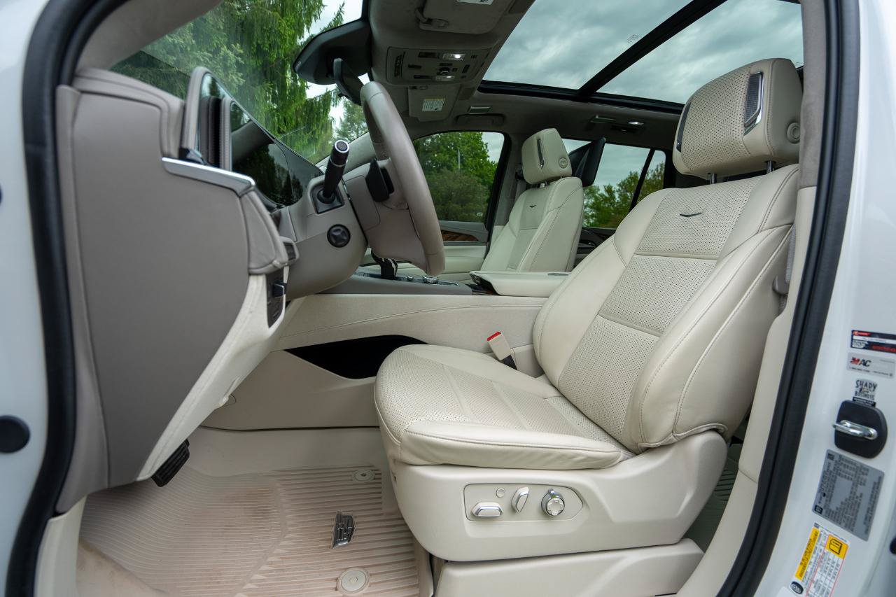 Used 2024 Cadillac Escalade Sport Platinum w/ LPO, ONYX Package AWD/4WD image 13