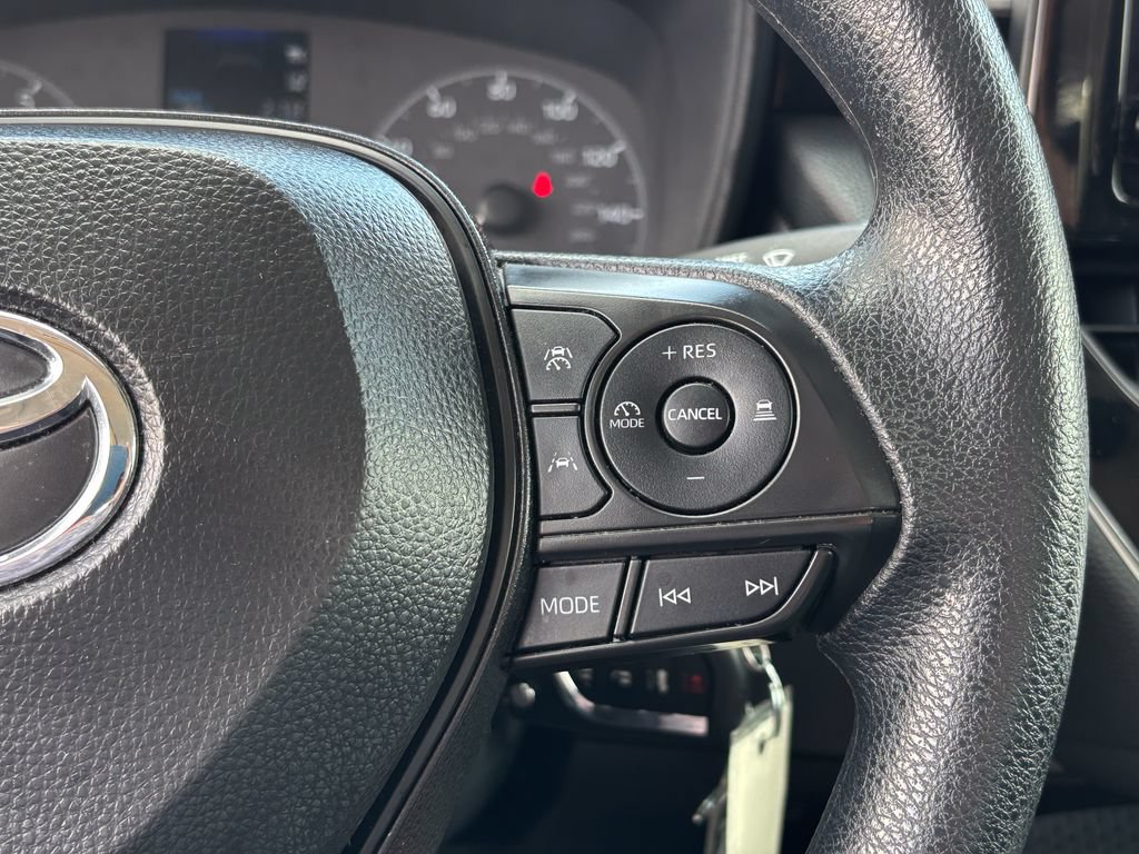 Used 2025 Toyota Corolla LE FWD image 27