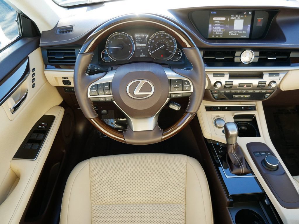 Used 2017 Lexus ES 350 w/ Premium Package FWD image 13