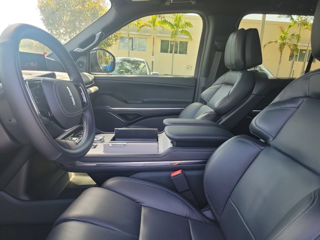 New 2025 Lincoln Navigator Reserve w/ Jet Appearance Package AWD/4WD image 15