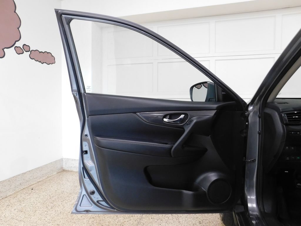 Used 2020 Nissan Rogue SV AWD/4WD image 17