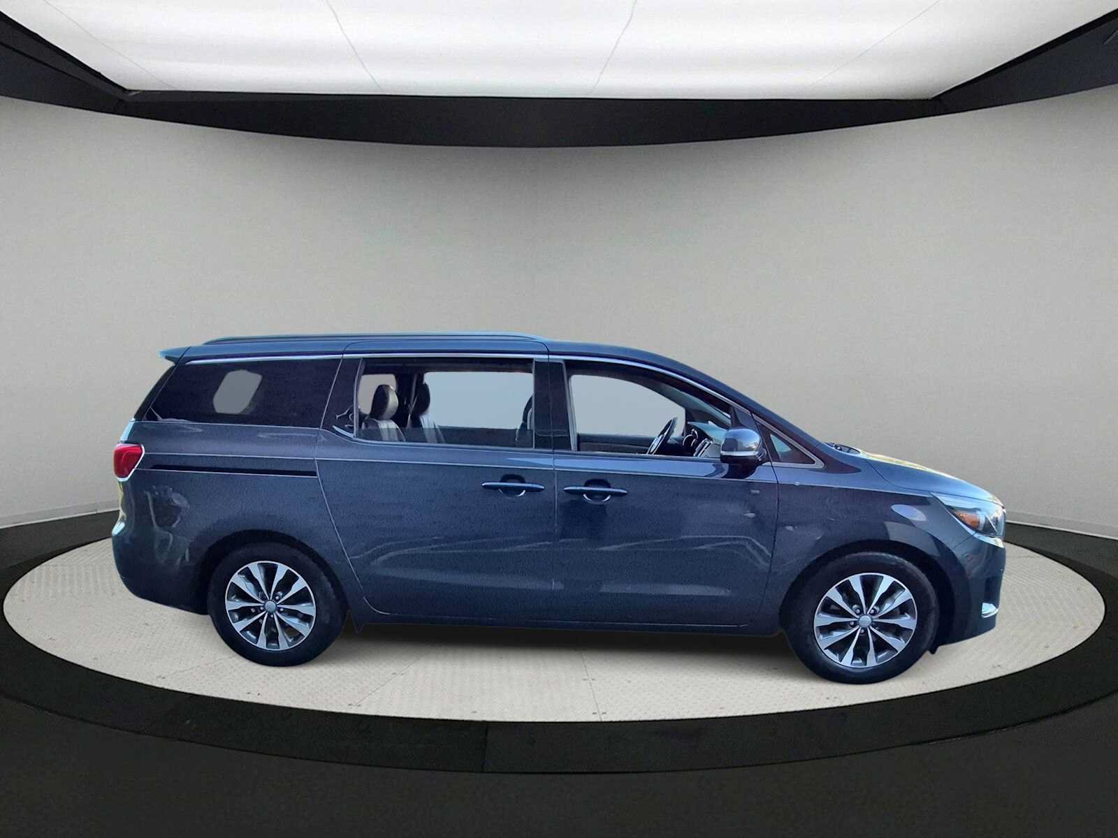 Used 2016 Kia Sedona SX FWD image 9