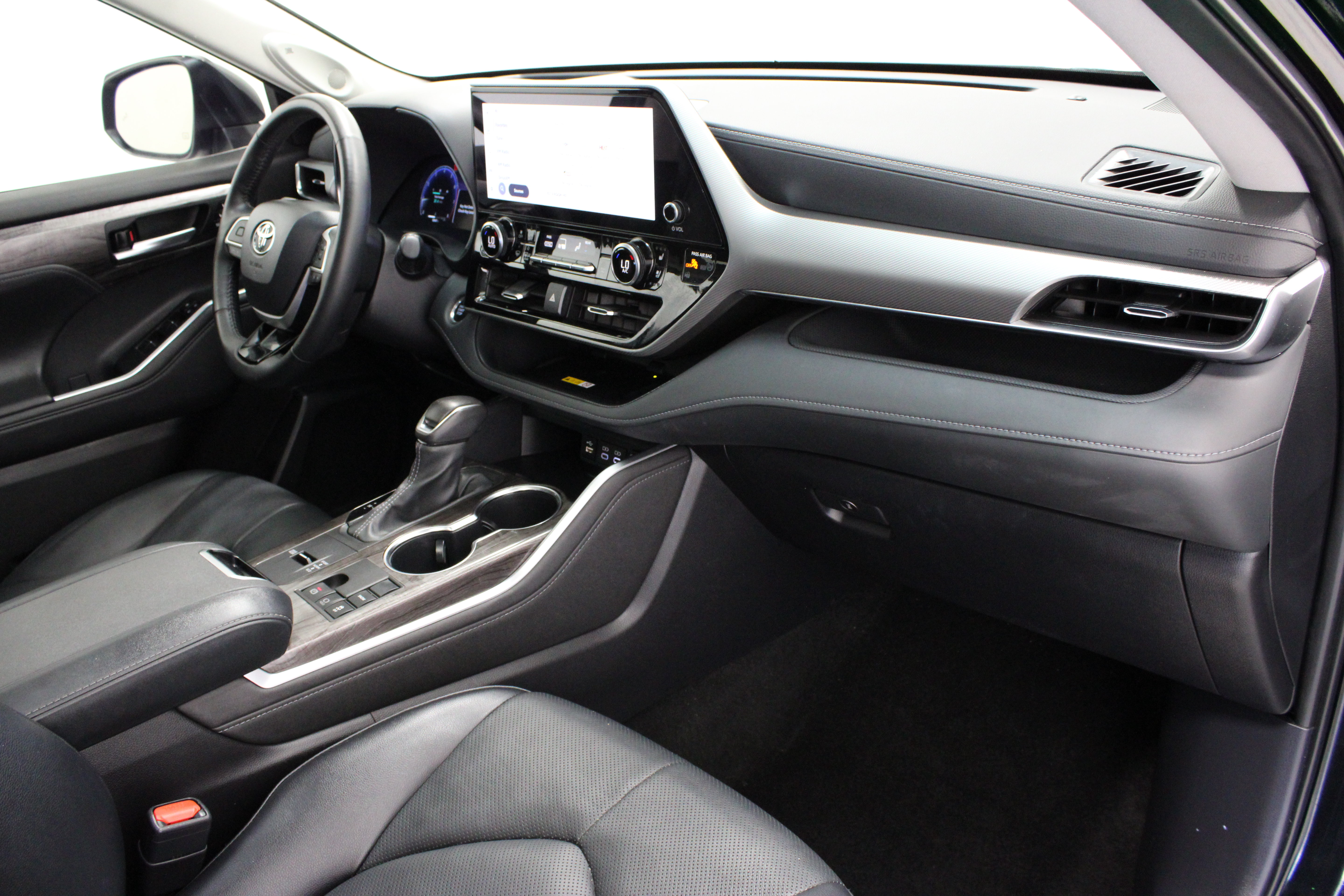 Used 2024 Toyota Highlander Platinum FWD image 40