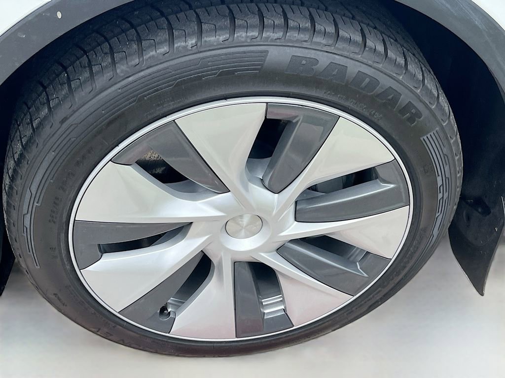Used 2023 Tesla Model Y Long Range AWD/4WD image 28