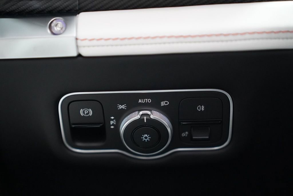 New 2026 Aston Martin Vanquish Convertible image 28