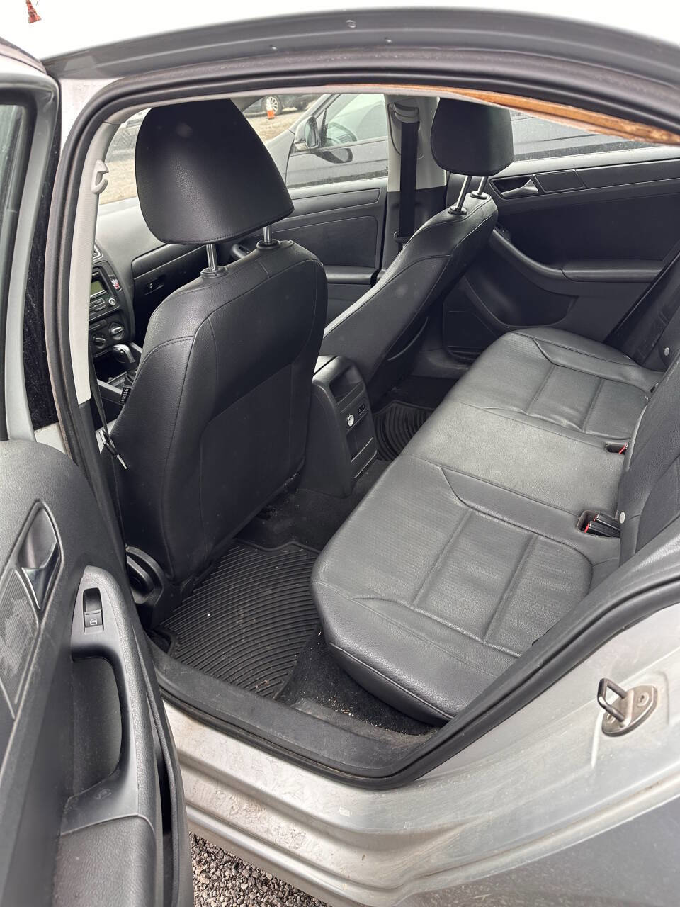 Used 2011 Volkswagen Jetta SE FWD image 5