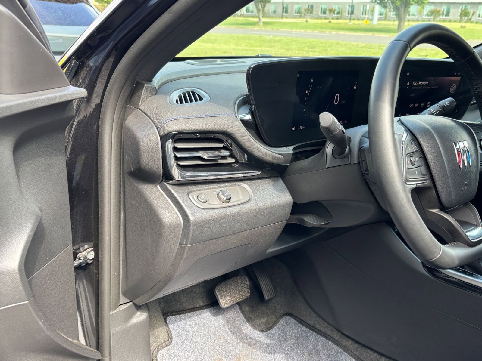 Used 2025 Buick Envista Sport Touring FWD image 33