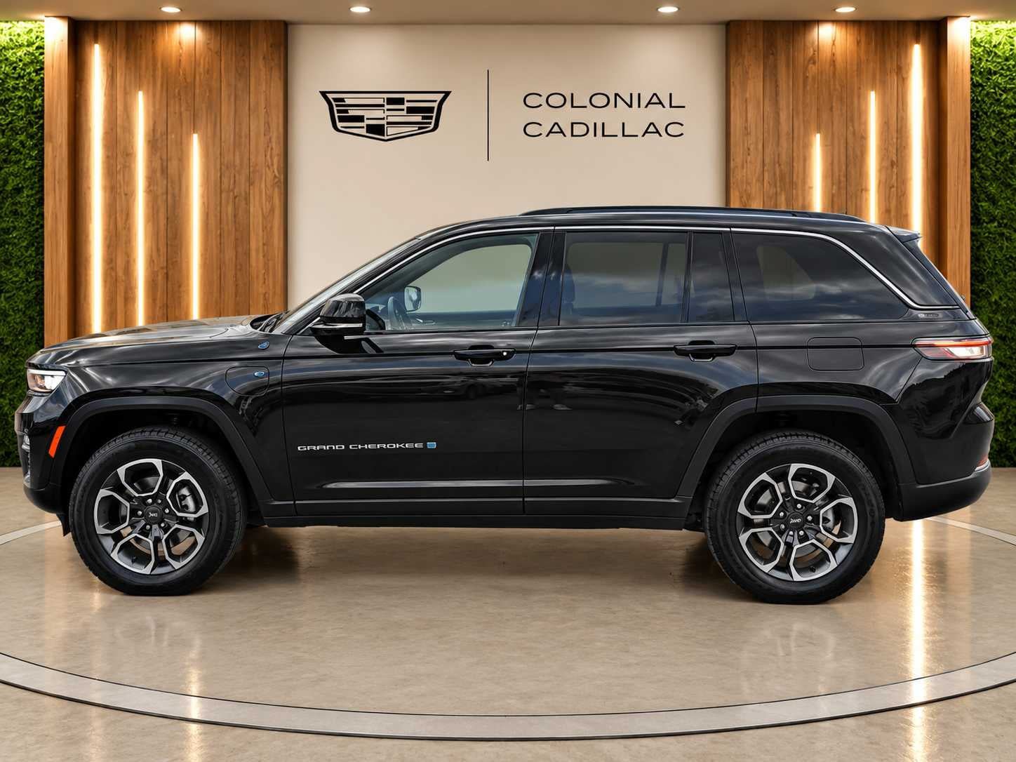 Used 2023 Jeep Grand Cherokee Trailhawk w/ Advanced Protech Group II AWD/4WD image 5