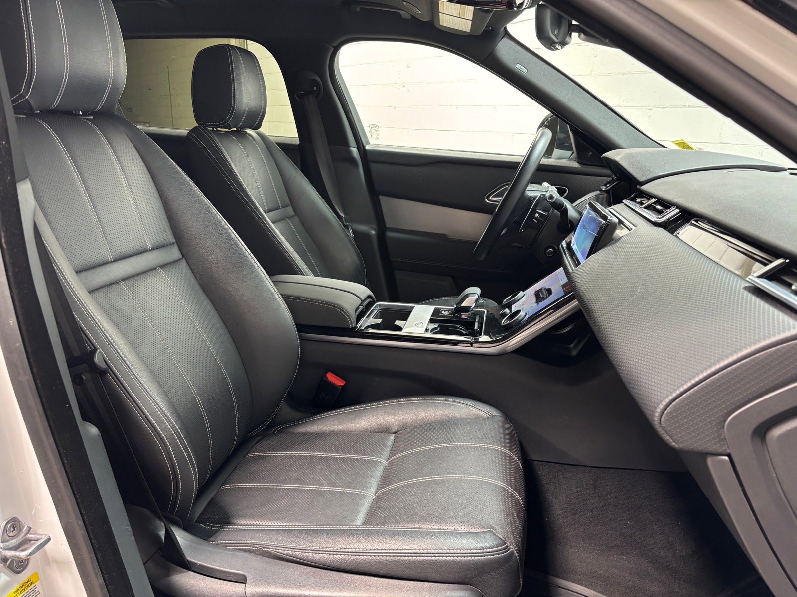 Used 2022 Land Rover Range Rover Velar R-Dynamic S AWD/4WD image 33