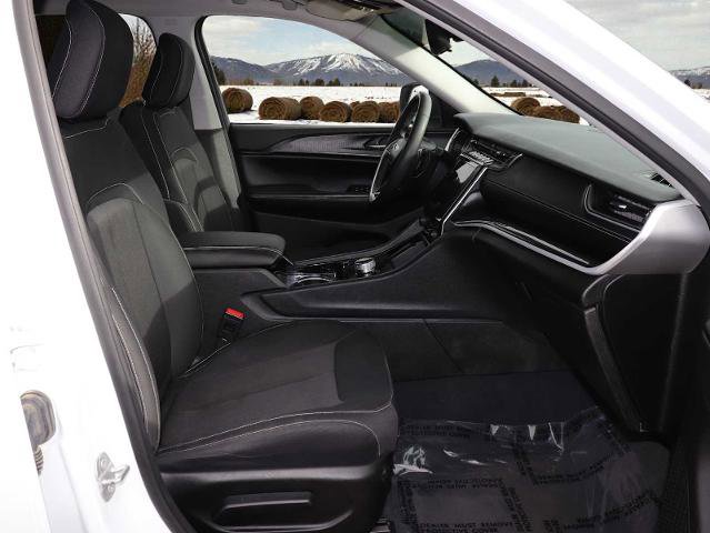 Used 2023 Jeep Grand Cherokee L Laredo image 24