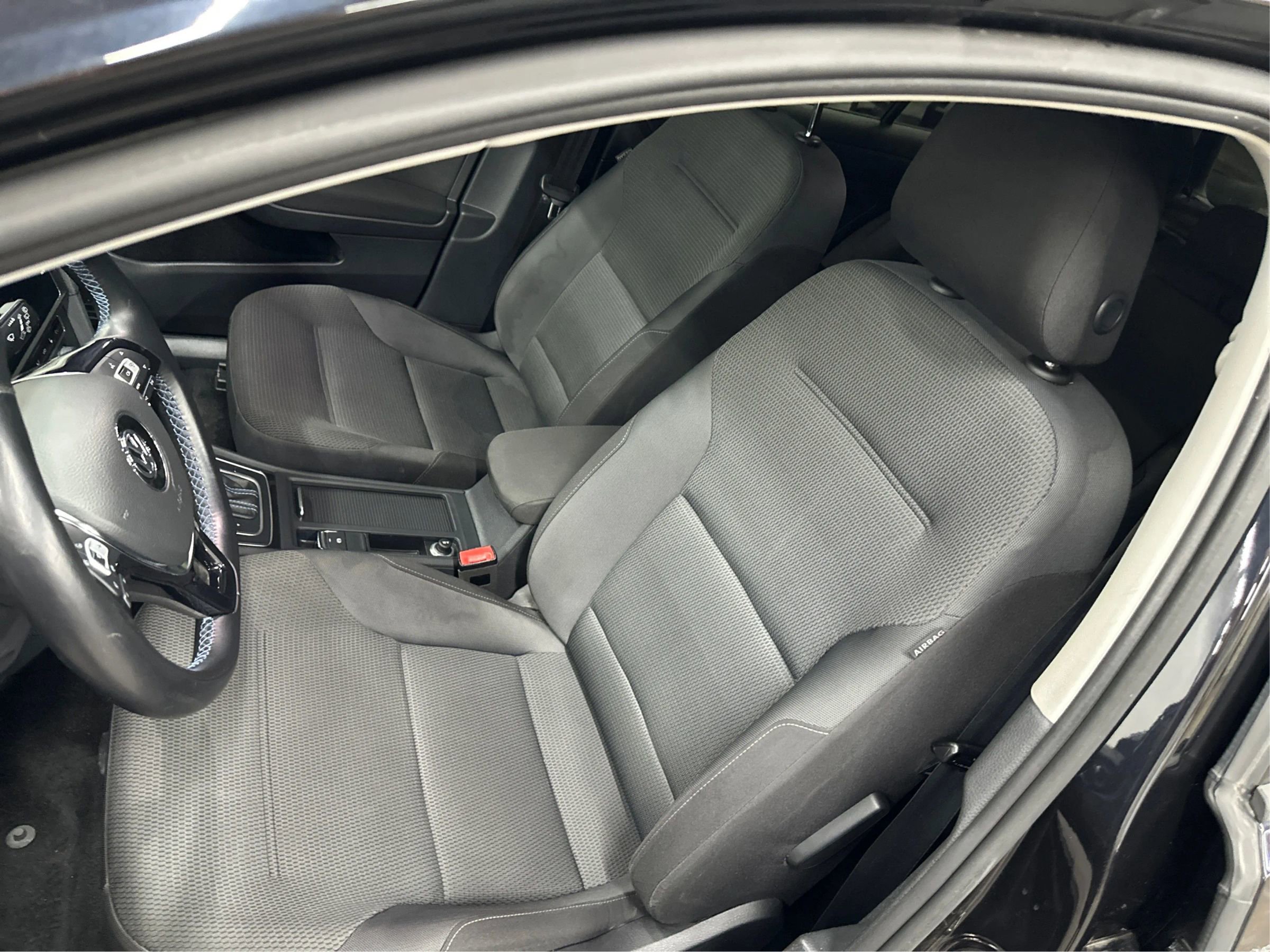 Used 2019 Volkswagen e-Golf SE w/ Driver Assistance Package image 30