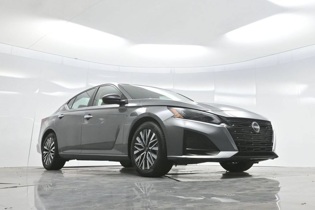 Used 2024 Nissan Altima 2.5 SV FWD image 58