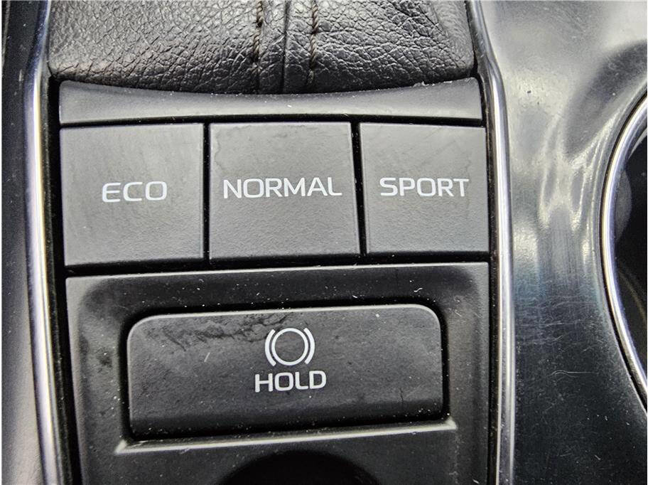 Used 2020 Toyota Camry XSE w/ Navigation Package image 20