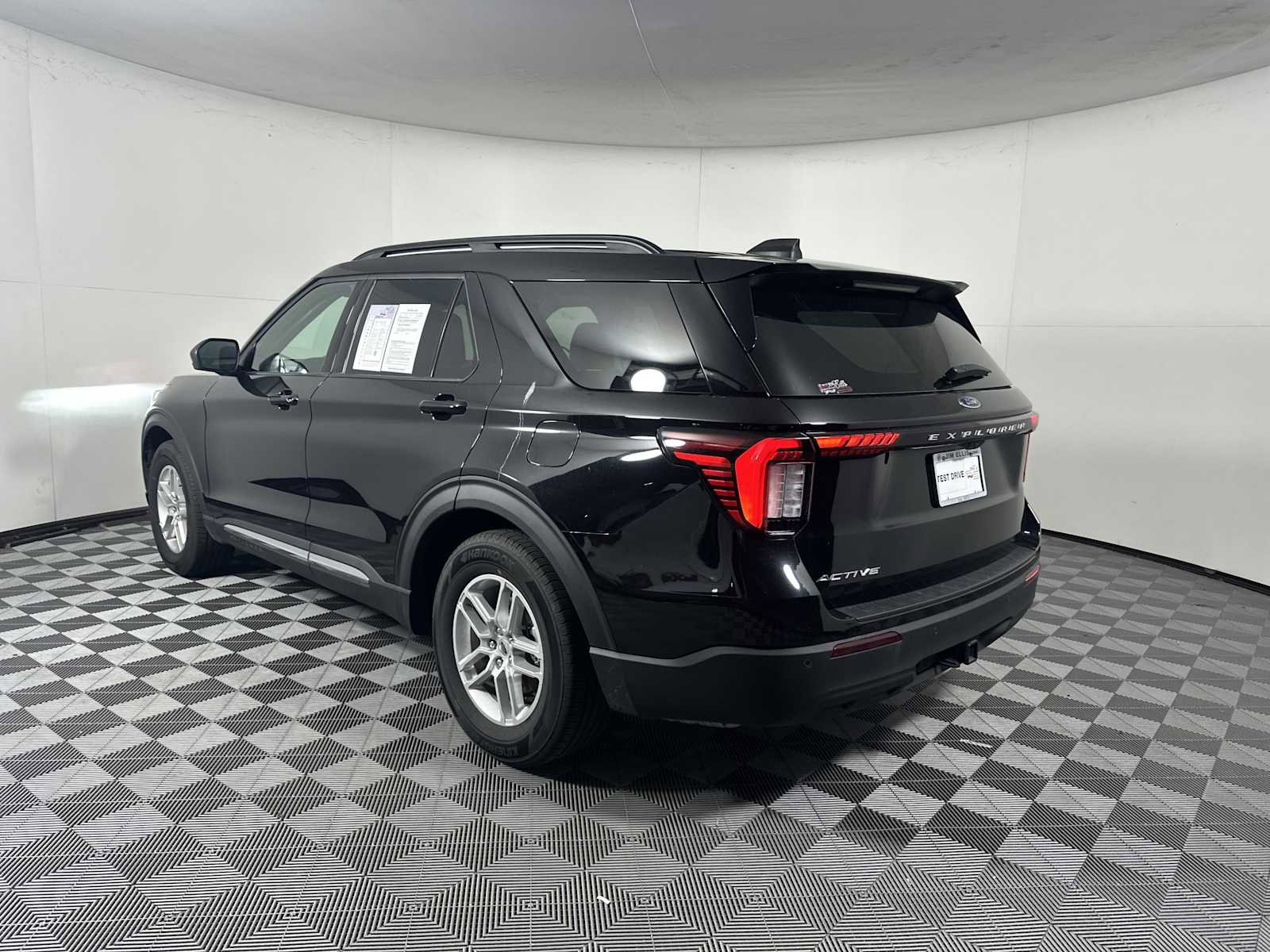 Used 2025 Ford Explorer Active image 5