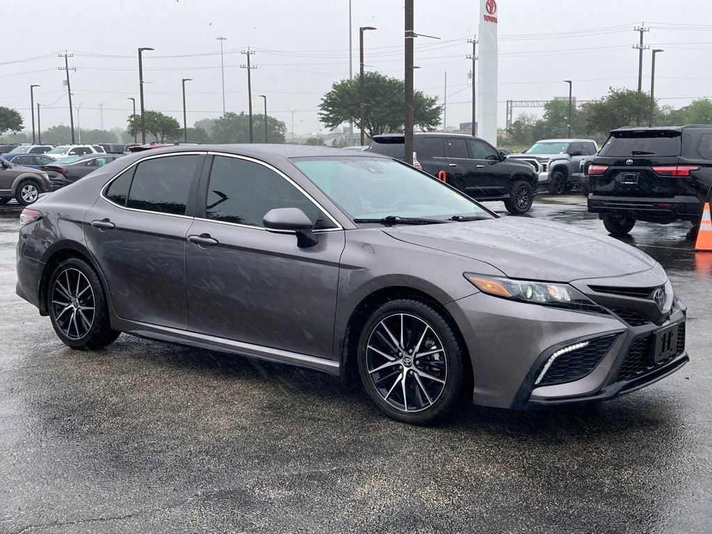 Used 2023 Toyota Camry SE w/ Convenience Package image 3