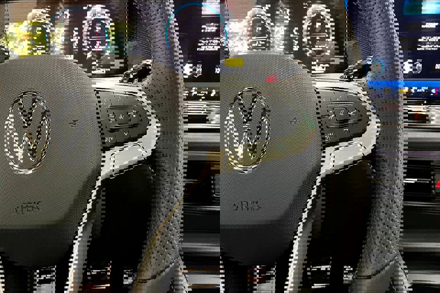 New 2026 Volkswagen Tiguan SE R-Line image 18