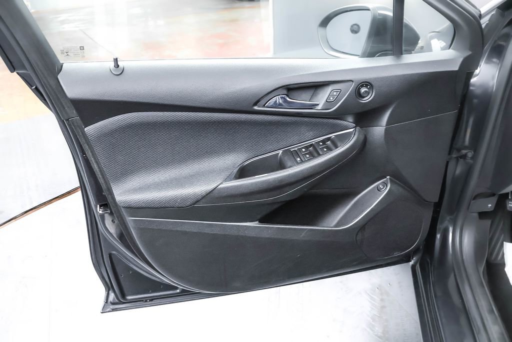 Used 2017 Chevrolet Cruze LT image 15