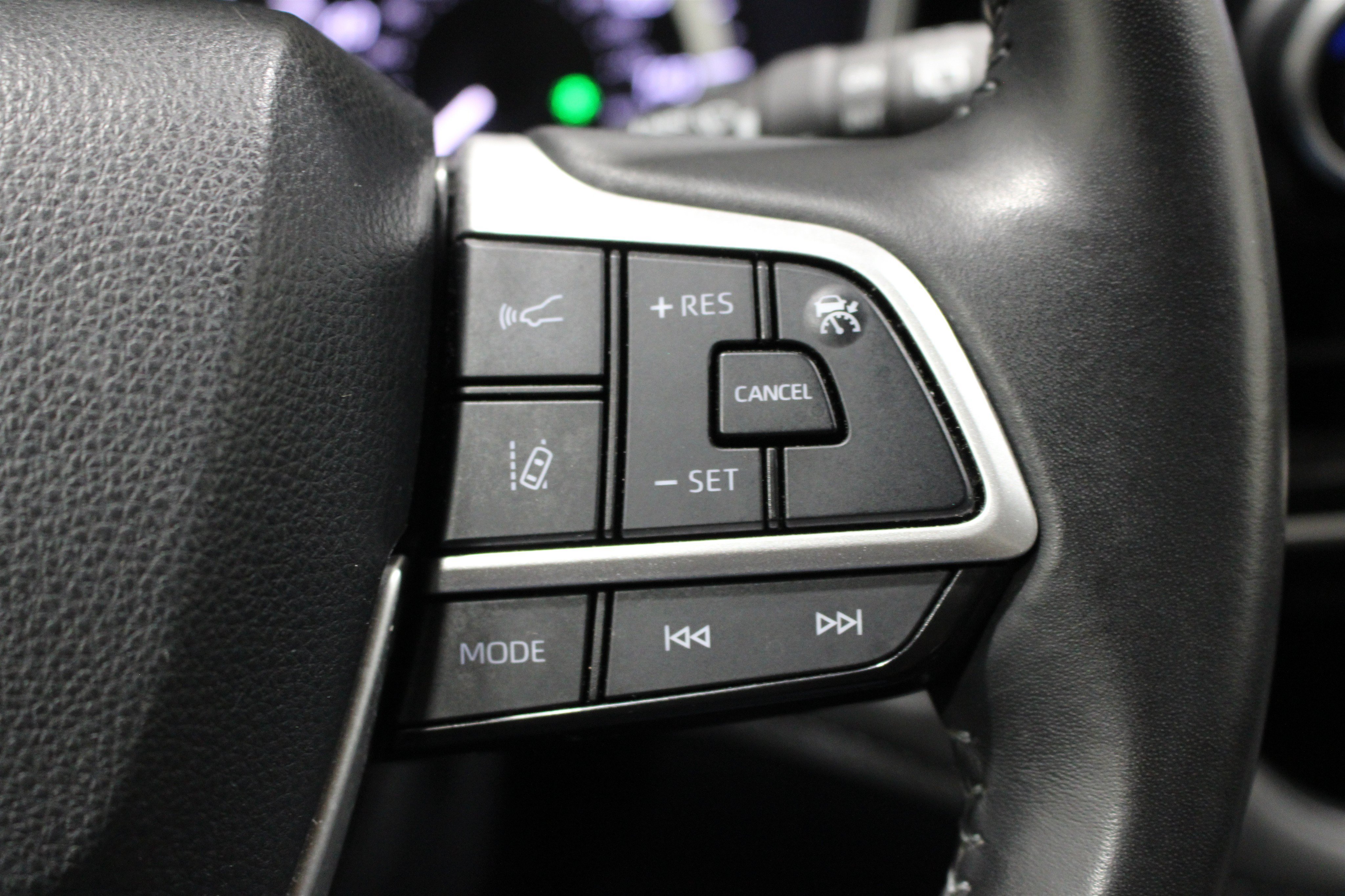 Used 2024 Toyota Highlander XLE AWD/4WD image 12
