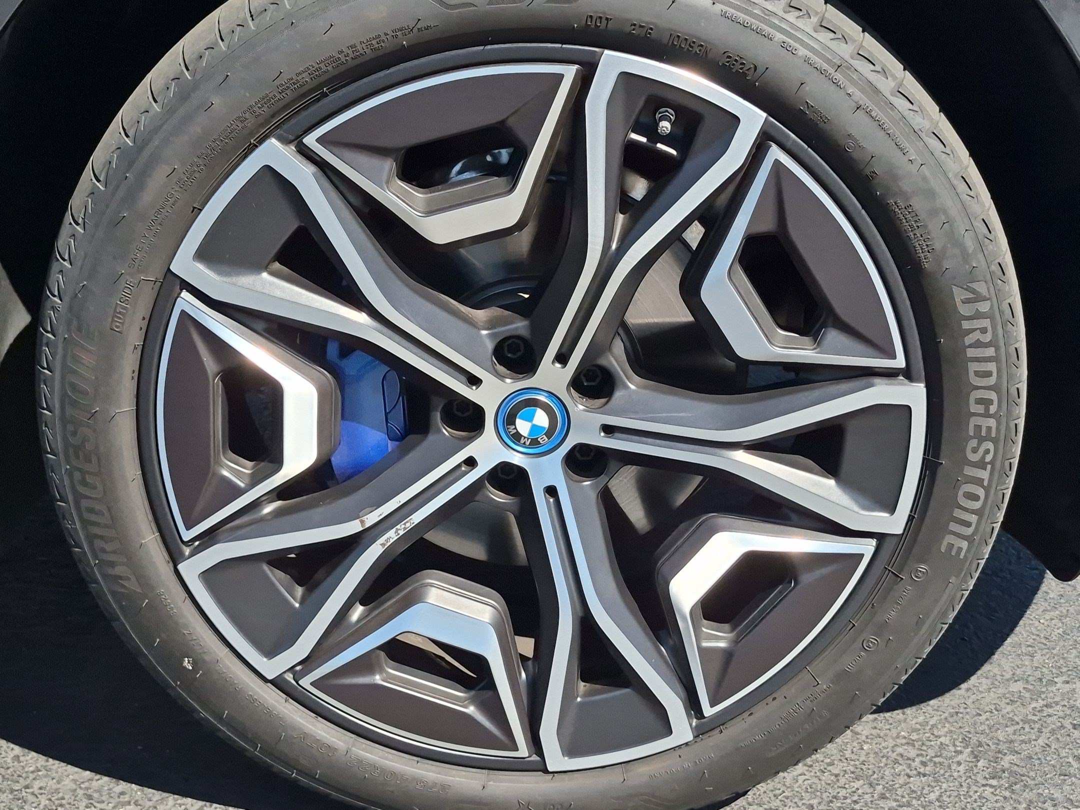 Certified 2025 BMW iX xDrive50 w/ Premium Package AWD/4WD image 13