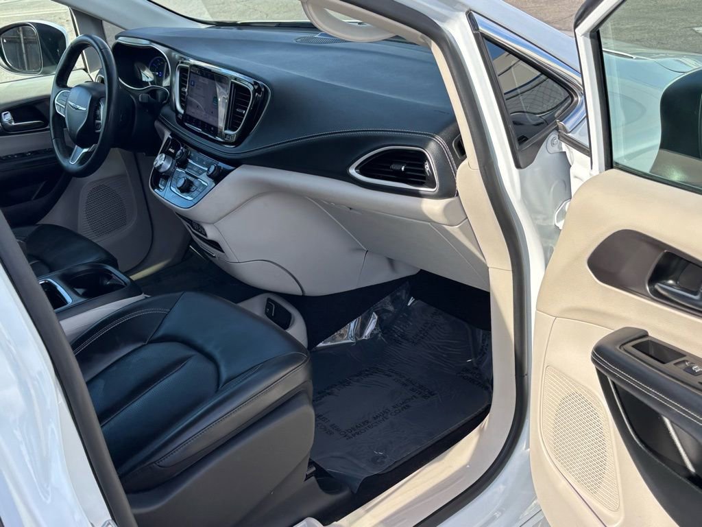 Used 2023 Chrysler Pacifica Touring-L FWD image 29