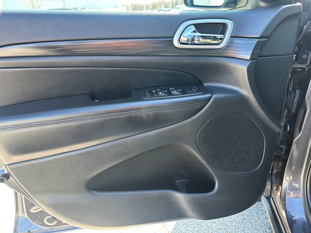 Used 2021 Jeep Grand Cherokee Laredo image 27