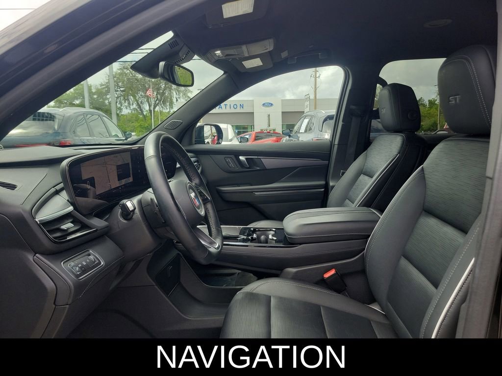 Used 2025 Buick Enclave Sport Touring FWD image 2