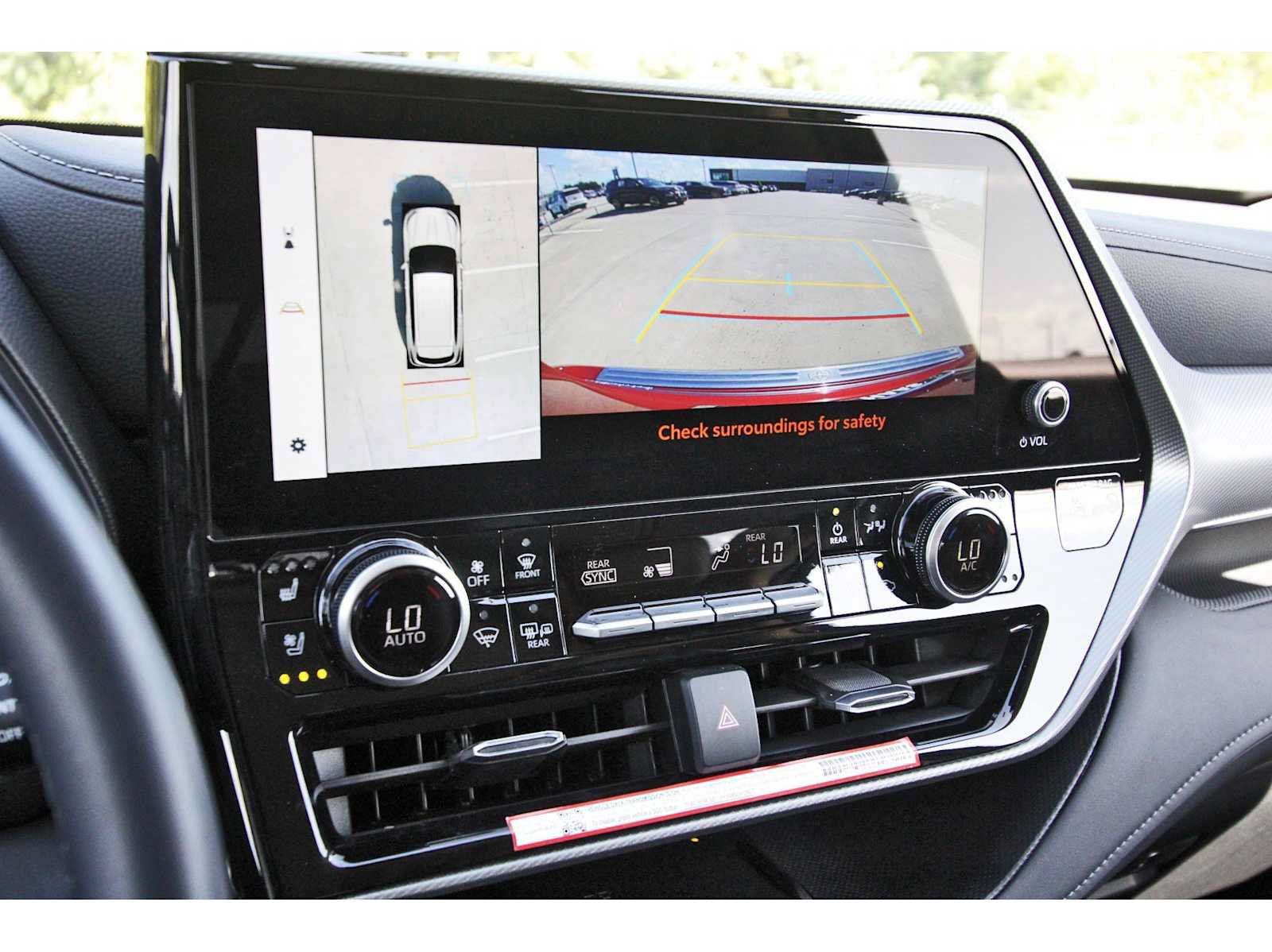Used 2025 Toyota Highlander Platinum AWD/4WD image 24
