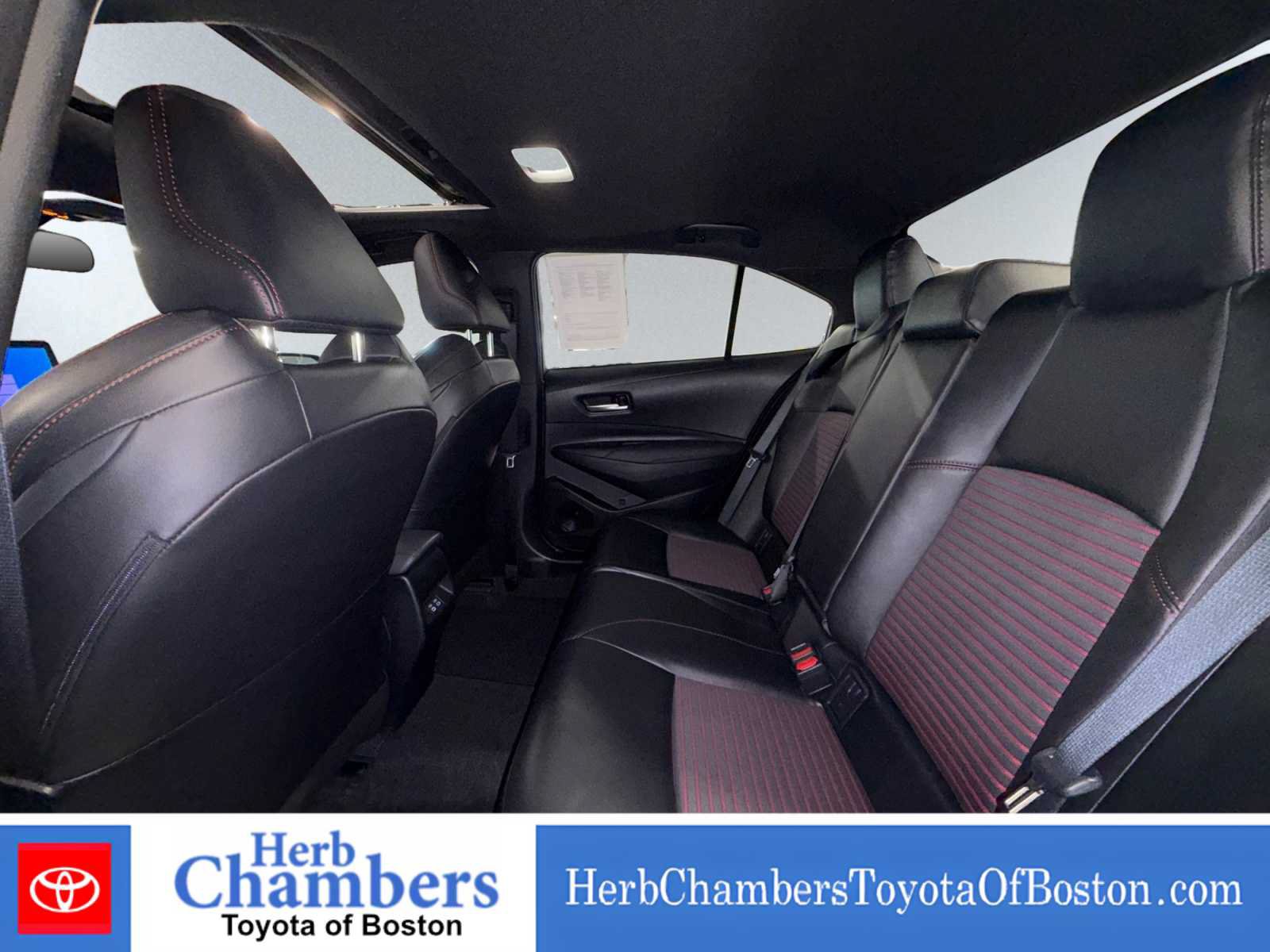 Used 2025 Toyota Corolla XSE FWD image 17